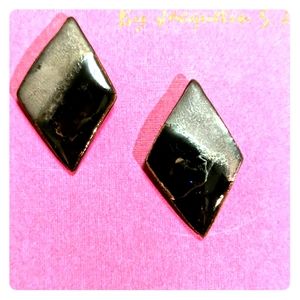 One inch diamond shape stud